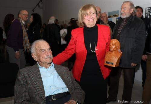 Архитектката Билјана Филиповска со татко ѝ Ѓорѓи Филиповски (98), еден од основачите и најстар член на МАНУ